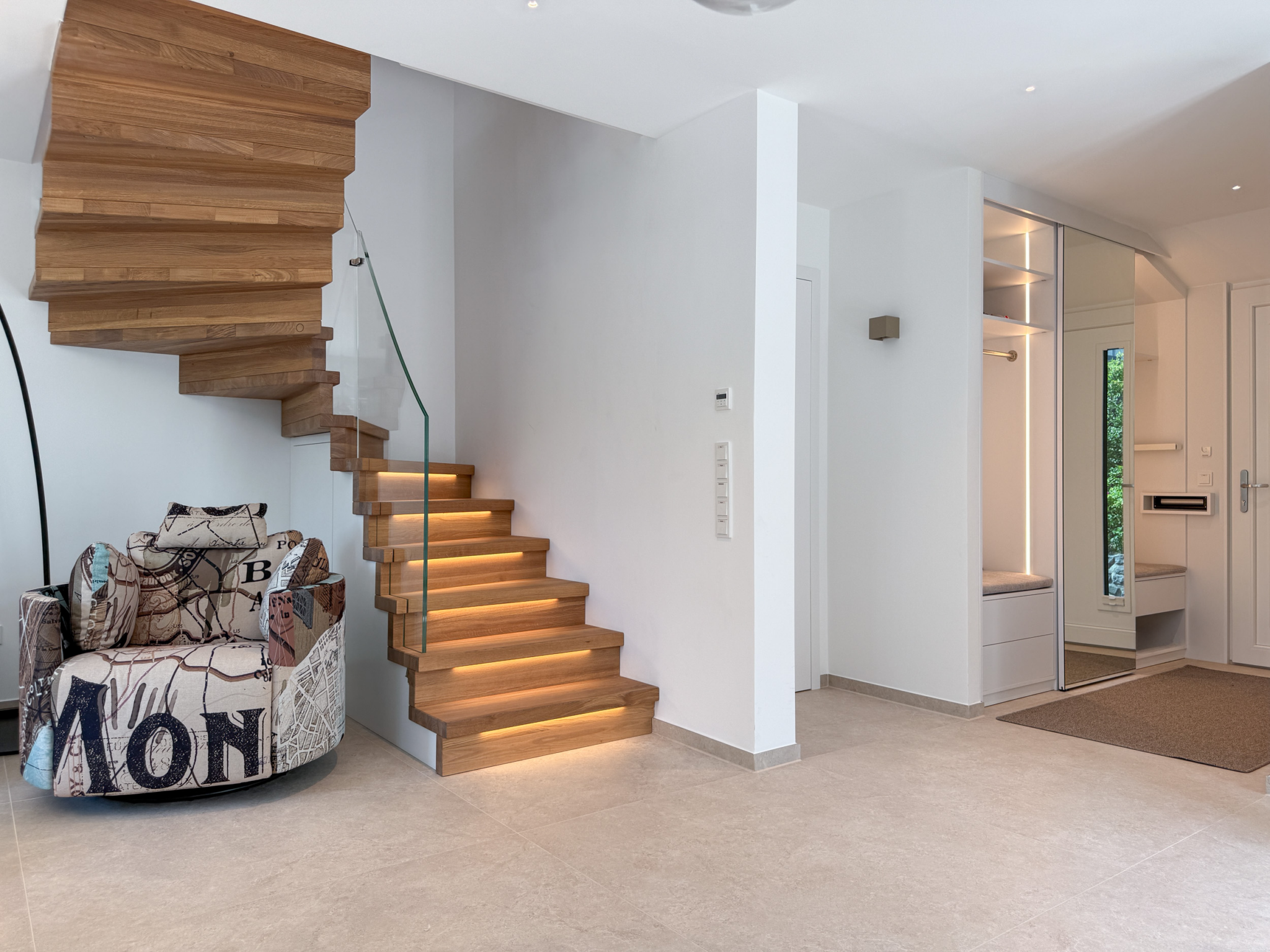 Treppe Garderobe Tuer geschlossen
